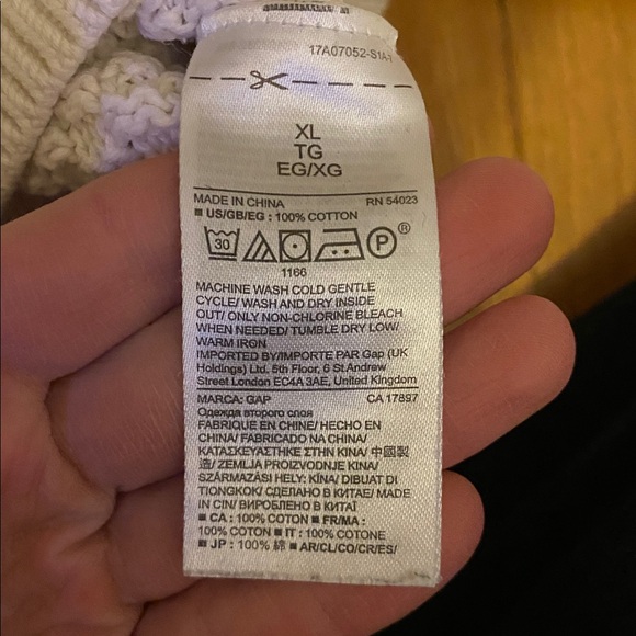 Gap Sweater - Picture 3 of 3